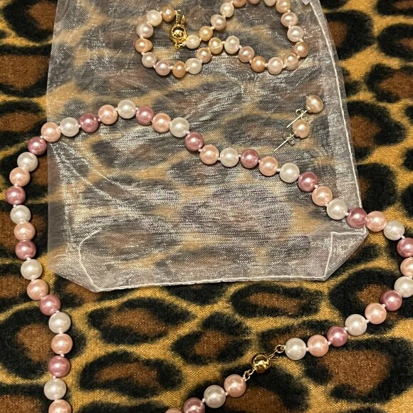New Women's White/Pink/Beige Pearl Set includes Necklace, Bracelet and Earrings! - Picture 2 of 5